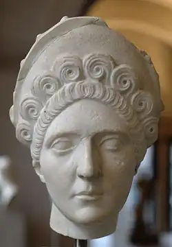 Kopf einer Römerin mit Diadem, vielleicht Plotina, 100–110 n. Chr., Münchner Glyptothek (Inv. 405)