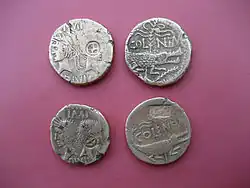 Münzen (Nemausus-Asse), geprägt in Nîmes zwischen 16 und 8 v. Chr., gefunden im „Lager I“