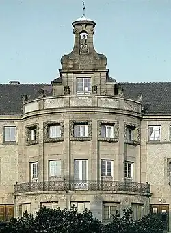 Halbkreisförmiger Vorbau