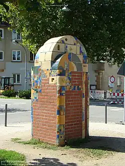Keramik von Lee Babel an der Wartbergstraße