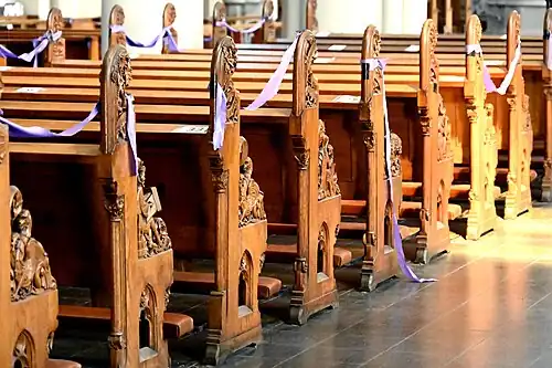 Kirchenbänke