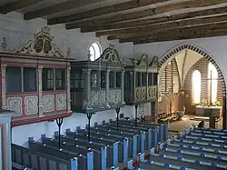 Innenraum mit den drei Logen