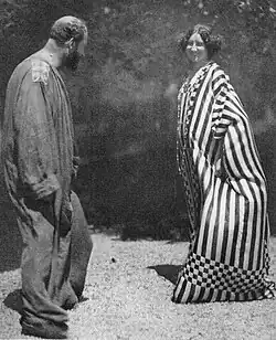 Gustav Klimt und Emilie Flöge in Reformkleidern, 1909, Foto: Heinrich Böhler