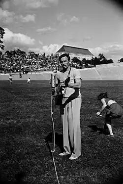 Olympiasieger Tapio Rautavaara – hier bei einer Einlage mit seiner Gitarre