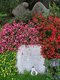 Henrik Kaestlin-Schirmacher (1911–2000) Jurist, Filmproduzent. Erika Kaestlin-Schirmacher (1911–1991). Grab, Friedhof Enzenbühl, Zürich