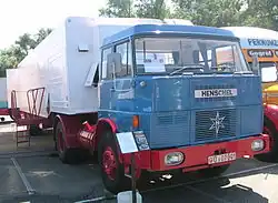 Henschel HS 16 Frontlenker; TS mit kippbarem Fahrerhaus und gerippter Front (1965–1967)