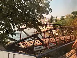 Noch erhaltene vormalige Bahnbrücke in Herceg Novi kurz vor dem Ziel im Stadtteil Zelenika