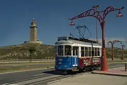 Triebwagen 101 vor der Torre de Hércules, 2008