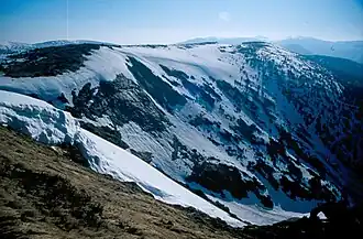 Herrachsteine vom Kotel mit der Kesselgrube.