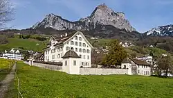 Herrenhaus «Mittleres Feldli» und Mythen