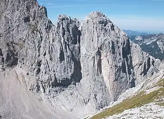 Herrweg links (Normalweg), Christaturm (Mitte) und Fleischbank (rechts) von Südosten (Goinger Halt)