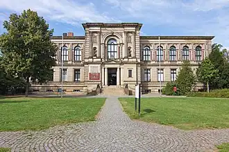 Dritter Aufstellungsort von 1887 bis heute: das Bibliotheks-Hauptgebäude