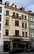 1895 von Jakob Baudrexel erbautes neubarockes Mietshaus mit Erker und reichem Stuckdekor in der Herzogstraße 12