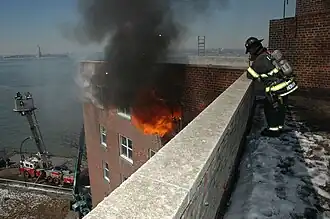 Brandversuche 2008, links im Bildhintergrund die Freiheitsstatue