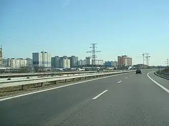 Autobahn zur österreichischen und ungarischen Grenze, links Petržalka