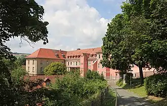 Südseite, links der in der Markgrafenzeit entstandene Schlosstrakt Prinzenbau