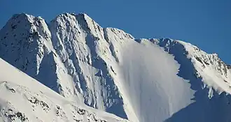 Hintere Schwärze Gipfel mit Nordwand (Aufstiegsspur sichtbar) und Normalweg (rechts mit Aufstiegsspur)