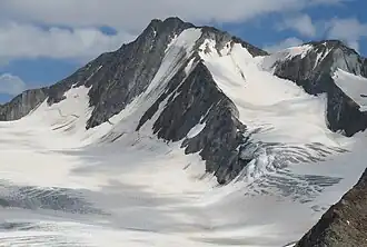 Hintere Schwärze mit Marzellferner und Normalweg über die Westrippe und den Südwestgrat, links die Nordwand, rechts getrennt durch das Östliche Marzelljoch die Östliche Marzellspitze