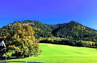 Hirschgröhrkopf (rechts) und Leitner Nasen (links) von Süden