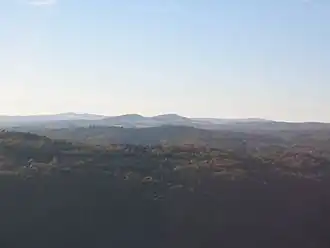 Blick vom Krausbergturm bei Dernau zum Hochthürmerberg, Hasenberg und (im Hintergrund) Michelsberg