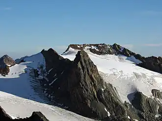 Hochvernagtspitze (im Hintergrund rechts) von Süden, vom Fluchtkogel