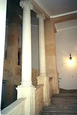 Michaelertrakt, Säulen harter Kaiserstein