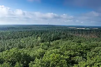 Beim Blick vom Hohen Mechtin ist der Pampower Berg am Funkturm zu erkennen