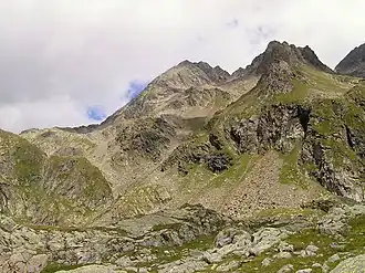 Der Hohe Perschitzkopf (Bildmitte) von Südosten aus gesehen. Der scheinbar höchste Punkt halbrechts ist der Östliche Perschitzkopf (3077 m)