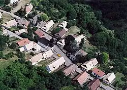 Ungarisches Dorf mit Reihenhöfen