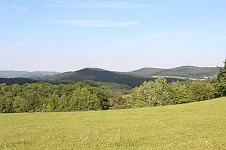 Hornberg (links von der Mitte) von Südwesten