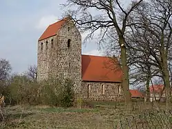 Frühgotischer Querturm der Dorfkirche in Holzhausen, Ostprignitz