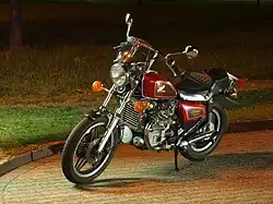 CX 500 C, mit veränderter Sitzbank und Lenker