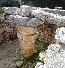 Talayotische Säule von Hospitalet Vell