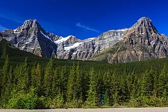 Howse Peak (links) und Mt Chephren (rechts)