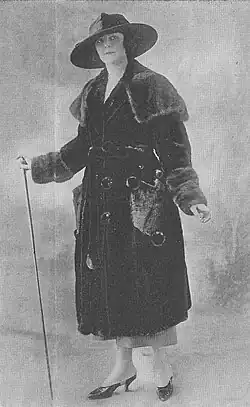 Mantel aus als „Hudson Seal“ bezeichnetem gefärbtem und geschorenem Bisam und amerikanischem Nerz (USA, 1917)