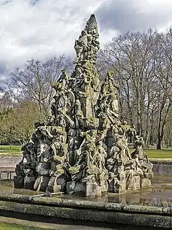 Der Hugenottenbrunnen mit Wasserspiel