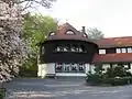 Blick auf den Turm der Villa Hahn