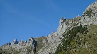 Der Hundstein mit seinen markanten Südwandbäuchen