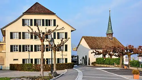 Hotel Rössli und die Kapelle