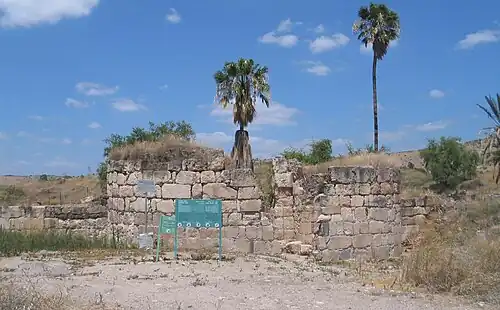 Ruinenstätte von außen