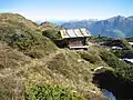 Hütte ca. 1 km nördlich des Gipfels