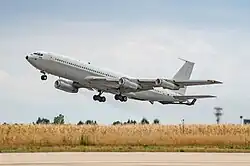 Eine Boeing 707 Re'em Tanker beim Start im Jahr 2021