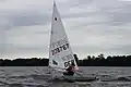 ILCA 6 mit Frauenkennzeichen (rote Raute) am Wittensee
