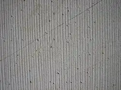 Scharrierte Steinoberfläche aus Sandstein