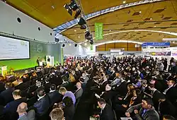 Britta Wirtz, Geschäftsführerin der Karlsruher Messe- und Kongress GmbH, und Alain Flausch, Secretary General des Internationalen Verbands für öffentliches Verkehrswesen (UITP), eröffnen die IT-Trans 2016