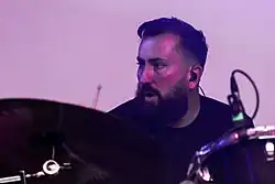 Schlagzeuger Simon Fogal