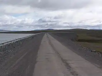 Stausee Blöndulón mit Damm