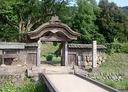 Wiederaufgebautes Tor in Ichijōdani