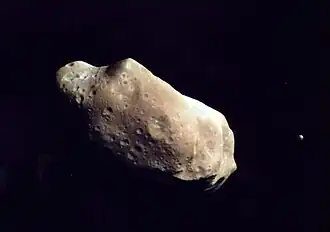 Aufnahme von (243) Ida und Dactyl durch Galileo am 28. August 1993