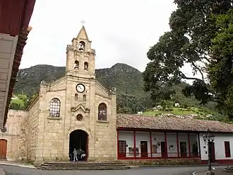 Kirche und Pfarrhaus Divino Salvador